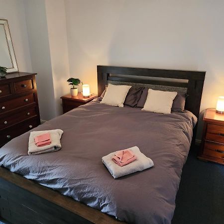 Cosy 2 Bedroom Unit In A Secure Gated Complex Kalgoorlie Extérieur photo