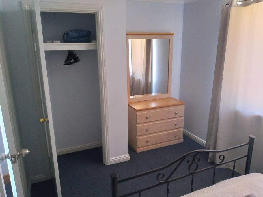 Cosy 2 Bedroom Unit In A Secure Gated Complex Kalgoorlie Extérieur photo